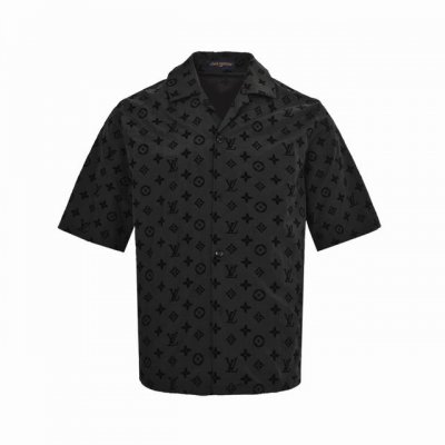 louis Vuitton 路易威登 25Ss 满印老花植绒短袖衬衫 采用高支超高密平纹底部定染偏蓝光黑使底部跟花型颜色形成反差，花型处采用进口绒才能体现出原板