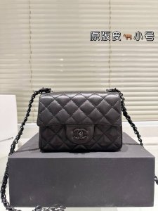头层牛皮 Chanel 25P黑标Cf 好大气的Cf复古又耐看 自重很轻，单肩斜挎都可以呀 尺寸 18.13