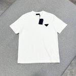 p240。 Pd- 新品 刺绣字母Logo三角标小章设计 圆领短袖T恤 定制棉质面料上身舒适柔软 简约百搭 推荐 S-Xl