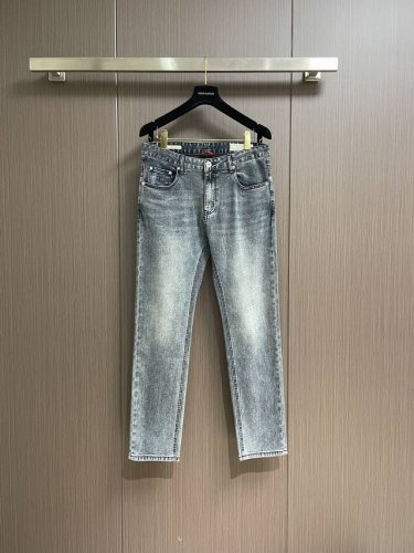 Brunellocucinelli Bc 男士休闲牛仔裤，2025Ss早春新款，内里完美包边，定制原版五金，背面精美皮牌，客供进口牛仔面料，版型挺阔 上身百搭。