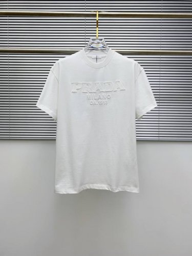 普拉达2025新款原单男士休闲打底短袖T恤！高端定制 高版本 时尚百搭爆款宽松版型原版进口420克双股纯棉面料 螺纹袖口.领口衣摆 手感超柔软细腻 穿着亲肤舒适