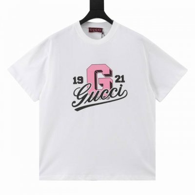 Gucci 古驰 25Ss 新款图案字母Logo印花圆领T恤短袖 在时尚界，字母图案一直以其简约而不失个性的风格深受男女消费者的喜爱。今天，我们为大家带来一款独