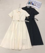 4Io* 2025新款翻领连衣裙高级褶皱面料 纽扣式版型 搭配34本布腰带 气质优雅 两色三码Sml