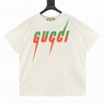 Gucci古驰闪电Logo短袖T恤 定织克重180针织棉，21支有机麻棉混纺面料，原身布切捆条做罗纹，原版定染颜色，前幅丝网台板手工印花，3D全彩扫描图案做菲林