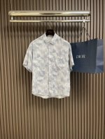 Dior 2025Ss春夏新款 迷雾印花短袖衬衫短裤套装，这个面料的舒适度 当穿都可Os版型 男女穿都好看 上身绝对惊喜的一款！搭配系列 真的非常爱的一款！怎么