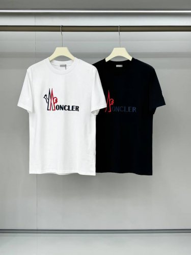 合照细节 Moc25Ss春夏新款平纹针织棉布圆领短Tee，男女同款毛巾绣红蓝大标休闲套头短袖T恤衫！贸易公司渠道稀出，领先官网发售！穿着它走在街头巷尾，你或许会
