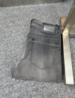 vers*范思哲 Ss25早春新款男士牛仔裤 面料弹性好。独家发售 官网同步 时尚优雅 采用原色酵母水洗工艺 精选进口重磅丹宁牛仔面料 配专柜五金装饰 真皮皮牌