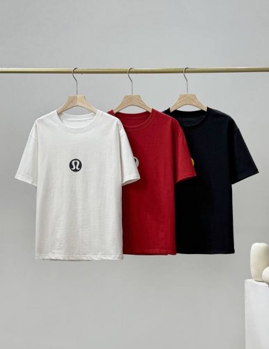 lululemon露露圆领印花T恤短袖 被问N次的T恤最近挖到宝，必须安利的T恤简约大气，经典L0Go自带辨识度随手一搭就很潮。不管是运动风、休闲风，都能轻松拿
