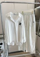 价格P：衬衫￥ P140 裤子￥ P120 品名：Chan*L 小香中古口袋贴布Logo竖条纹亚麻衬衫慵懒松弛长裤 尺码：M.L 颜色：白色 中古条纹衬衫简直戳