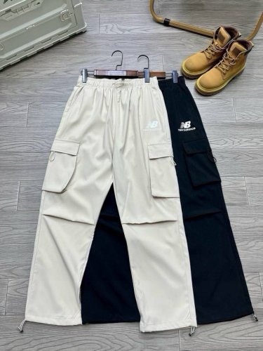 新百伦多口袋工装裤 new Balance爆款日系多口袋工装长裤直筒裤 经典直筒裤型 一裤两穿 可直筒可束脚 宽松的版型 对于腿部的修饰特别Nice 裤身前贴袋