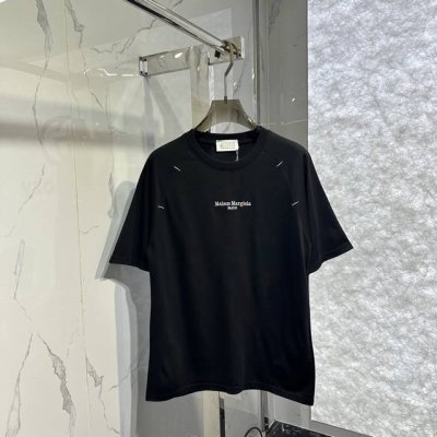 Mm6刺绣字母短袖 颜色:黑 白 码数:M-3Xl