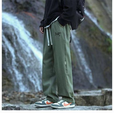 上新 Arc'teryx 始祖鸟春秋季美式高街男士3D立体防泼水速干梭织直筒户外长裤 设计感降落伞裤休闲工装裤 高腰设计，宽松直筒裤型 拼接松紧腰头，可调弹力皮