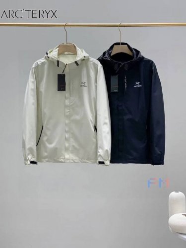 新款Arc’Teryx始祖鸟男子Gore-Tex 防水透气冲锋衣 傲视全网，最新科技面料，口袋压胶防水技术内里网状型，今年始祖鸟最新款的设计，连帽设计 拉链可以