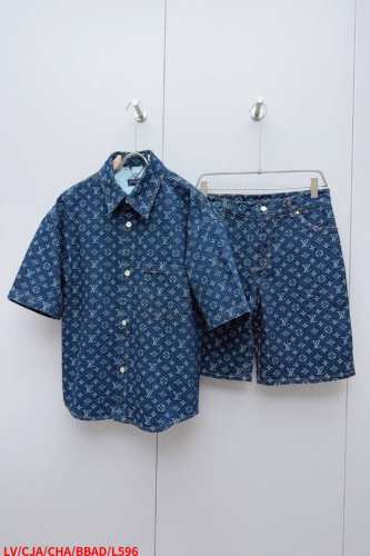 上衣 裤子 L596 Lv路易威登 25Ss新款牛仔卡车铺陈撞色 Monogram 提花，以前襟、口袋和袖口的珠光纽扣演绎丹迪风尚，轻松成就跨季佳选。与同款滑板