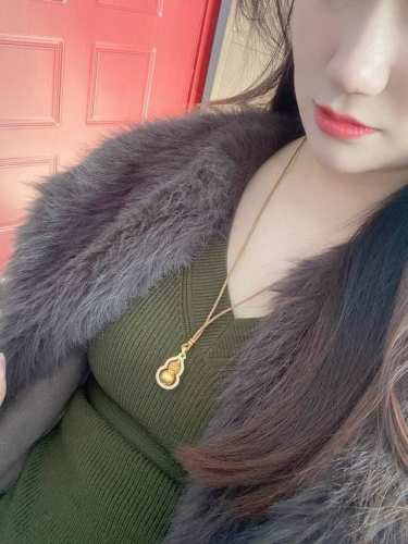 中国黄金沙金葫芦编绳项链 中间葫芦可旋转 寓意主要包括福禄双全、多子多孙和辟邪保平安。葫芦的谐音“福禄””，代表着福气和财富，佩戴葫芦吊坠寓意着招来福禄，带来好