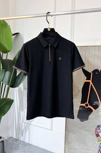 杰尼娅- 2025Ss蛇年春夏新款Polo领短袖系列。精选优质珠地棉面料，时尚大牌元素Logo设计，上身版型超赞，面料细腻舒适透气，随意搭配都超级好看时尚型男必