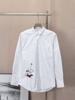 Thom Browne 滑雪狗刺绣长袖衬衫 Hector系列 万针刺绣 100%纯棉牛津纺面料 吸汗透气 版型微阔 下摆弧形设计 修身拉高比例 颜色：白色 码数
