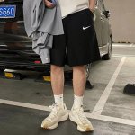 nike 耐克夏季最新款刺绣基础五分休闲短裤 采用重磅华棉面料，触感柔和、垂感强，穿着体验感好 4-5级水洗色牢度不易褪色 面料采用水洗印染工艺 水洗不褪色 穿