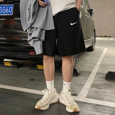 nike 耐克夏季最新款刺绣基础五分休闲短裤 采用重磅华棉面料，触感柔和、垂感强，穿着体验感好 4-5级水洗色牢度不易褪色 面料采用水洗印染工艺 水洗不褪色 穿