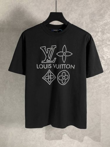 高品质 Louis Vuitton 路易威登 反光字母烫钻印花圆领短袖T恤 三标齐全 采用冰丝索罗娜面料！前幅采用反光印花工艺 手感非常舒服 Os落肩版型，时尚