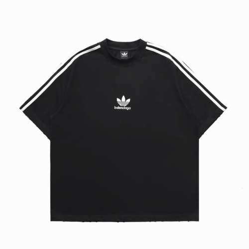 顶级复刻版本] 品名: Balenciaga 巴黎世家 经典阿迪联名三叶草Logo做旧款圆领短袖T恤 尺码：Xs-L 颜色：黑色 白色 面料: 280克重磅双纱