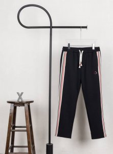 款号Xb0128 moncler 蒙口标识刺绣侧边织带直筒裤 男女同款 官网细节一致 全套包装 三标齐全 防潮纸 区别市场通货 随意对比 情侣款 不起球 不掉色