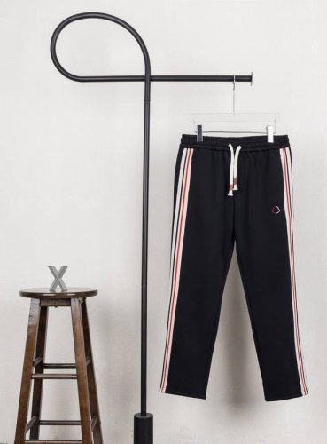 款号Xb0128 moncler 蒙口标识刺绣侧边织带直筒裤 男女同款 官网细节一致 全套包装 三标齐全 防潮纸 区别市场通货 随意对比 情侣款 不起球 不掉色