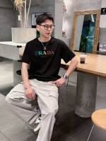 prada普拉达独家专供新款原单男士休闲短袖 高端定制 高版本 时尚百搭爆款进口面料 手感超柔软细腻 穿着亲肤舒适 高端精品 代工厂P精细做工 上身非常赞 男士