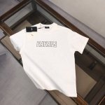 fendi 芬迪 2025春夏新款上市 纯棉短袖T恤！270克定制棉，面料柔软舒适，全新设计灵感，极具时尚代表性！精致双F印花Logo点缀！手感舒适透气！极为时