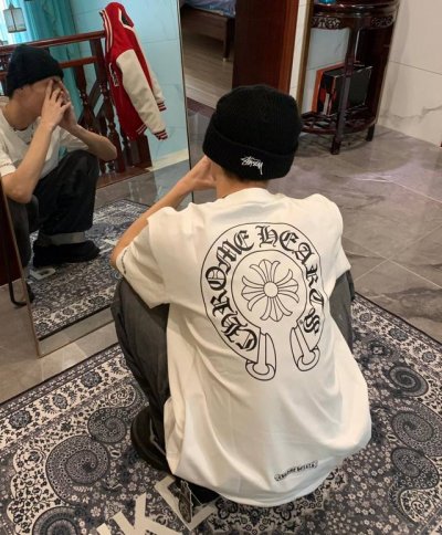 上新！ 高品质！克罗心Chrome Hearts马蹄十字情侣款短袖T！宽松版型！ 采用320克精梳纯棉面料！高端面料体感无敌！ 工艺拉满 过肩领条+领口二本针