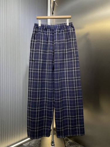 巴黎世家Balenciaga 顶级复刻 格纹对位刺绣长裤 开版-实体柜台-顶奢品质 秒杀市面一切版 格纹面料起订量 米 激光对格对位 损耗极大 一件裤子的用量超