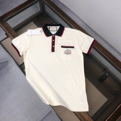 Gucci 古驰 2025春夏最新款polo衫～ 备受推崇 男女同款 商务休闲翻领polo衫～很精致 ～合体的剪裁版型衬托出了极简主义的设计风格，把优雅风展露的