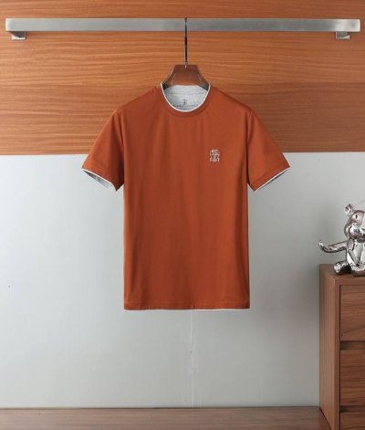 Bru**Llo Cuci**Lli 老钱新贵推荐 作为新贵的首选 Bc家材质讲究的同时 整体的设计颇具时尚感 今天推荐他家百搭经典款 叠穿百搭圆领短袖T恤 标
