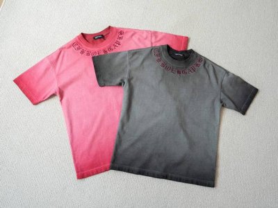 顶级Tee 强势上新 Chrome Hearts S S25 领口梵文刺绣标识圆领短袖T恤 货号：25-59 颜色： 灰色 粉色 尺码： S M L Xl 尺寸
