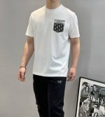 Dio*R迪奥25S春夏新款圆领T恤.胸口经典品牌图形烫画工艺.口袋造型.Cd经典花型.精致3D立体烫钻.高品质出品.款式兼具了时尚与休闲的格调，小螺纹领口～1