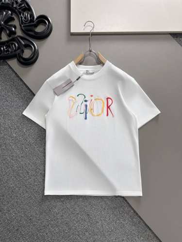 dior#迪奥 2025春夏新款首发专柜最新款短袖圆领T恤 高端订制 设计前卫时尚！品牌Logo重工艺设计 高端定制丝光长绒棉面料.手感柔软.穿着舒适.专柜级别