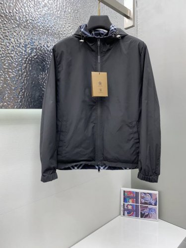 巴宝莉 新品连帽双面夹克外套，时尚帅气，简约百搭款 定制原版面料，不仅挺括，保持潮流的廓形，又穿着舒适，纱织更细腻，码数M-3Xl