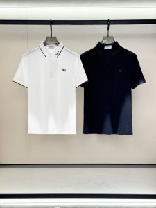 ferragamo 菲拉格慕，2025夏季最新款，专柜同步有售，原单狠货，时尚休闲圆领短袖T恤，上身很有特点！吸睛而有亮点，进口原版面料，顶级刺绣工艺字母图案装