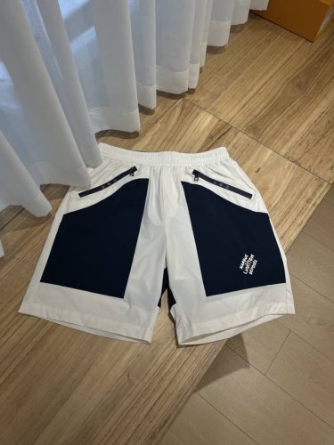 louis*Vuitton 路易威登 25年夏季新款短裤 夏天必备单品 整件拼接设计两个不同色系和Logo完美融合起来 大气上档次 #88325 颜色 白色 码