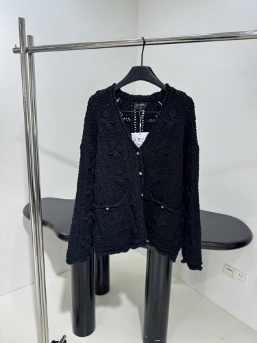 小香25早春新品镂空钩花大开衫 对版纱线 全件手钩 秀款 最高版本 ：黑色 米杏色 ：S M L