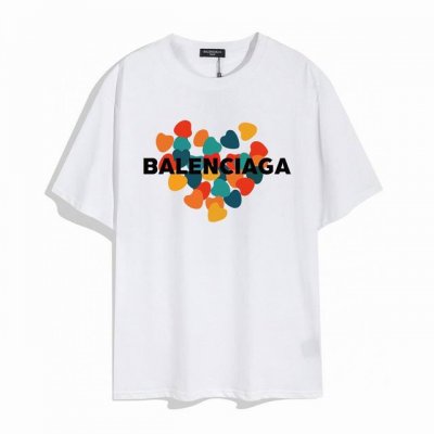 Balenciaga 巴黎世家爱心字母短袖， 品质升级，精致做工，手感柔软，充满了复古工艺还拥有厚实的手感，标志性的图标，独有的辨识度。高克重纯棉质感一流！男女