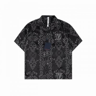 louis Vuitton 路易威登 蔓藤靴线绣花刺绣短袖衬衫 原版14,600购入开发 添柏岚联名系列 定制原版100%桑蚕丝面料 采用了刺绣花纹缝线 米粒满