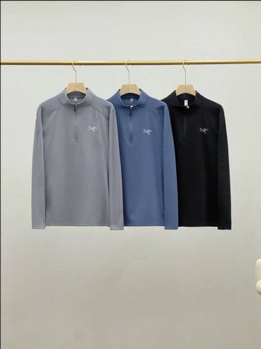 始祖鸟Arc'teryx 鸟家半拉链立领户外运动卫衣长袖T 这款卫衣长袖T采用顶级高性能面料，具备出色的吸湿排汗功能。无论是在大汗淋漓的高强度徒步，还是在闷热潮