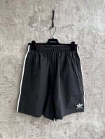 款号：G2185 Balenciaga X Adidas 巴黎世家阿迪达斯联名款 23Ss刺绣Logo 梭织运动短裤 得物在售5000，巅峰联名，定织定染梭织面