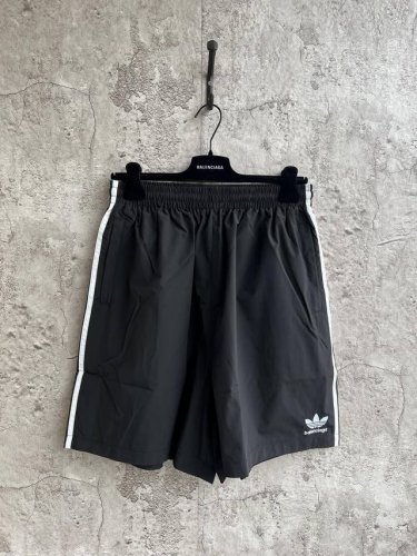 款号：G2185 Balenciaga X Adidas 巴黎世家阿迪达斯联名款 23Ss刺绣Logo 梭织运动短裤 得物在售5000，巅峰联名，定织定染梭织面