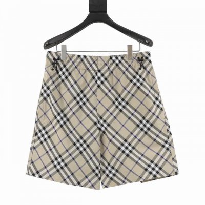 burberry 巴宝莉 经典斜格纹休闲沙滩短裤 不挑人版型帅气又时髦 后袋饰有马术骑士徽标贴花刺绣低调奢华 进口面料质感轻盈细腻 经典松紧腰版型百搭上身显瘦又