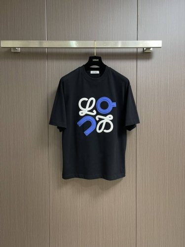 Loewe X On 昂跑合作联名系列圆领短袖T恤，经典个性刺绣大标识 圆领短袖，顶级制作工艺进口面料，款独特设计，采用进口高端订制进口丝线手感一流！尺码：M-