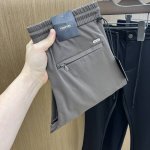 Tf2540Ss春夏新品，官网同步有售，男士高端商务休闲西裤，高端进口面料，带弹力，后面采用硅胶字母压胶，五搭配，即经典又时尚，合体裁缝，上身效果无约束感 ，舒