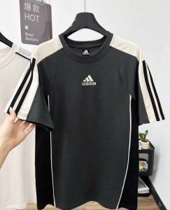 Adidas阿迪达斯夏季美式风基础款纯棉拼接休息短袖男女同款夏季款！ ~220克透气纯棉双纱面料 ~拼接设计 三条杠装饰 拼接处理 ~刺绣Loog 深灰色 尺码