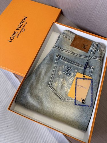 lv驴家25Ss夏季新款牛仔裤，高端品质，面料超级柔软舒适 直筒版型，上身修长，万能搭配款 码数：30，31，32，33，34，36，38Fmz